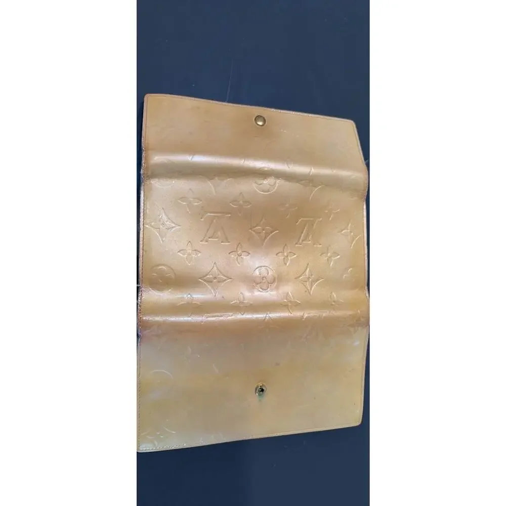 Louis Vuitton lv monogram